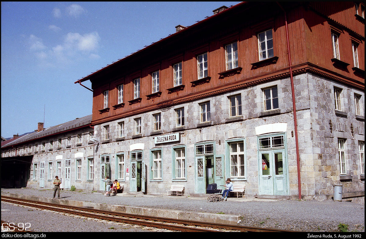 Strecken und Bahnhöfe